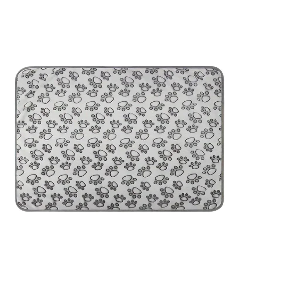 Pet Blanket 40X60Cm 52X76Cm 76X104Cm Soft Fluffy Flannel Dog Blanket Grey Footprint Pattern Pet Mat Blanket for Cat Dogs
